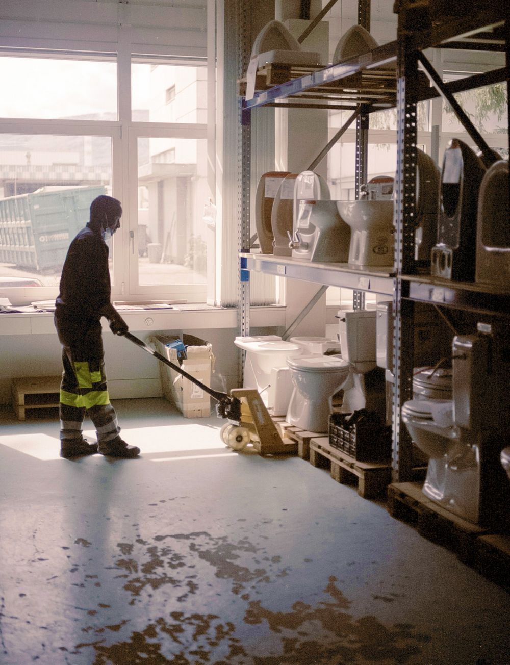 Aufbereitete Sanitärkeramik im Laden der Syphon AG