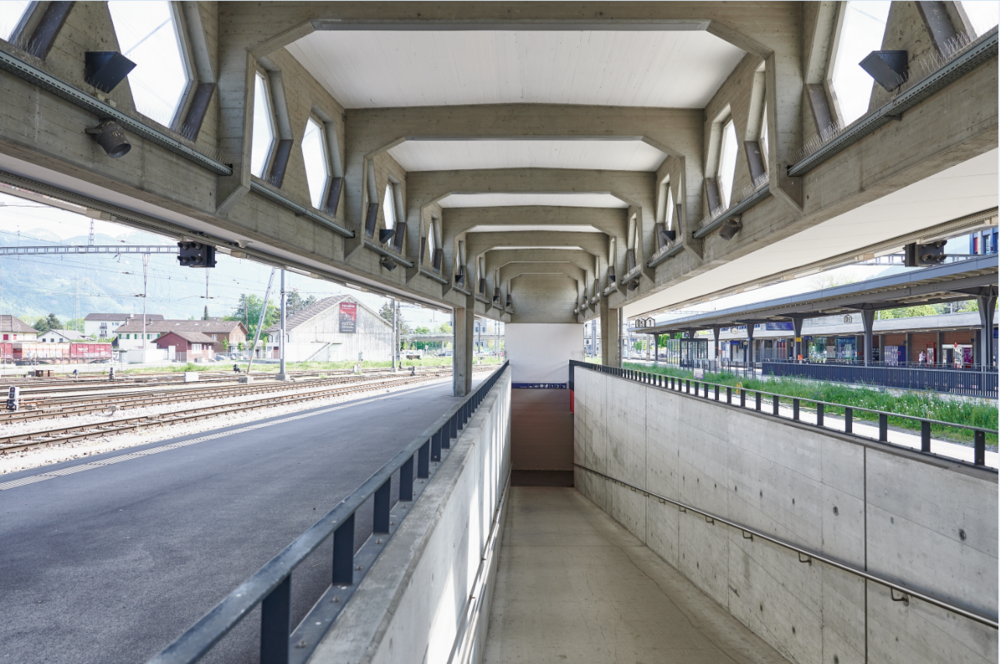Überdeckte Rampe zur Bahnhofsunterführung