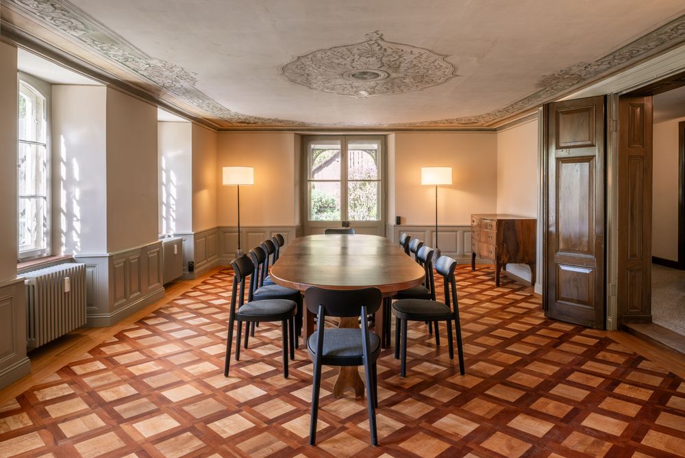 Saal mit historischer Ausstattung im Erdgeschoss der Villa Sonnenberg