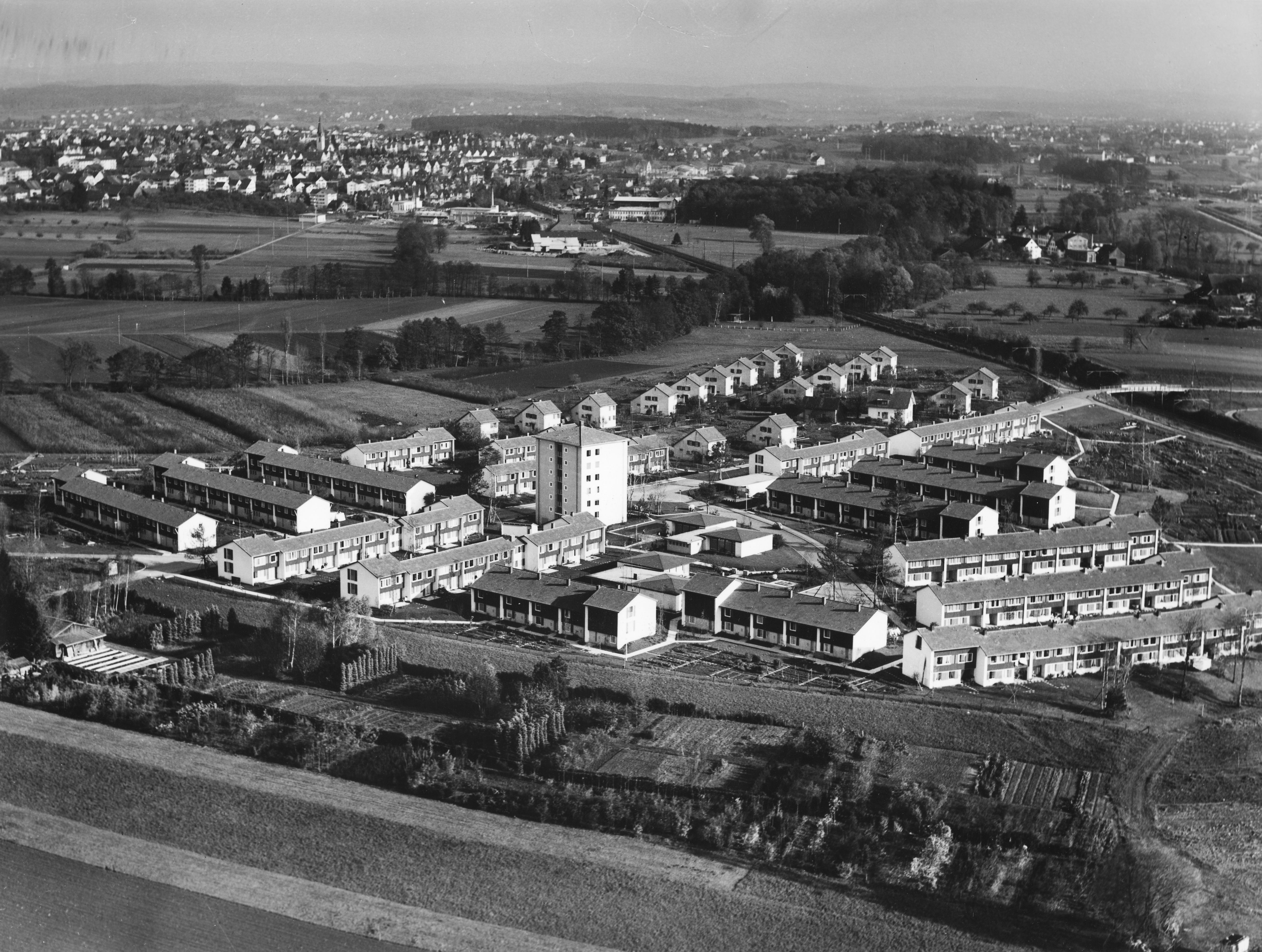Opfikonstrasse 16 Opfikonstrasse 126 Auzelg 15 Auzelg 89 Aemmerl Luftbild Siedlung Auzelg nach der Erstellung 1954