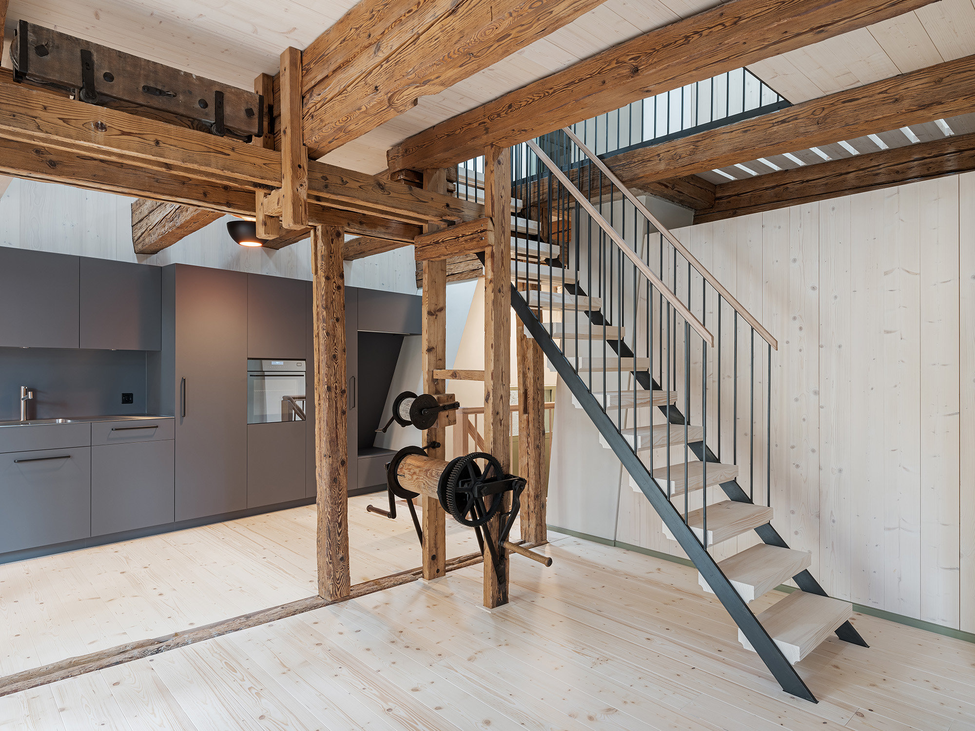 Historische und neue Oberflächen im restaurierten Dosenbachhaus