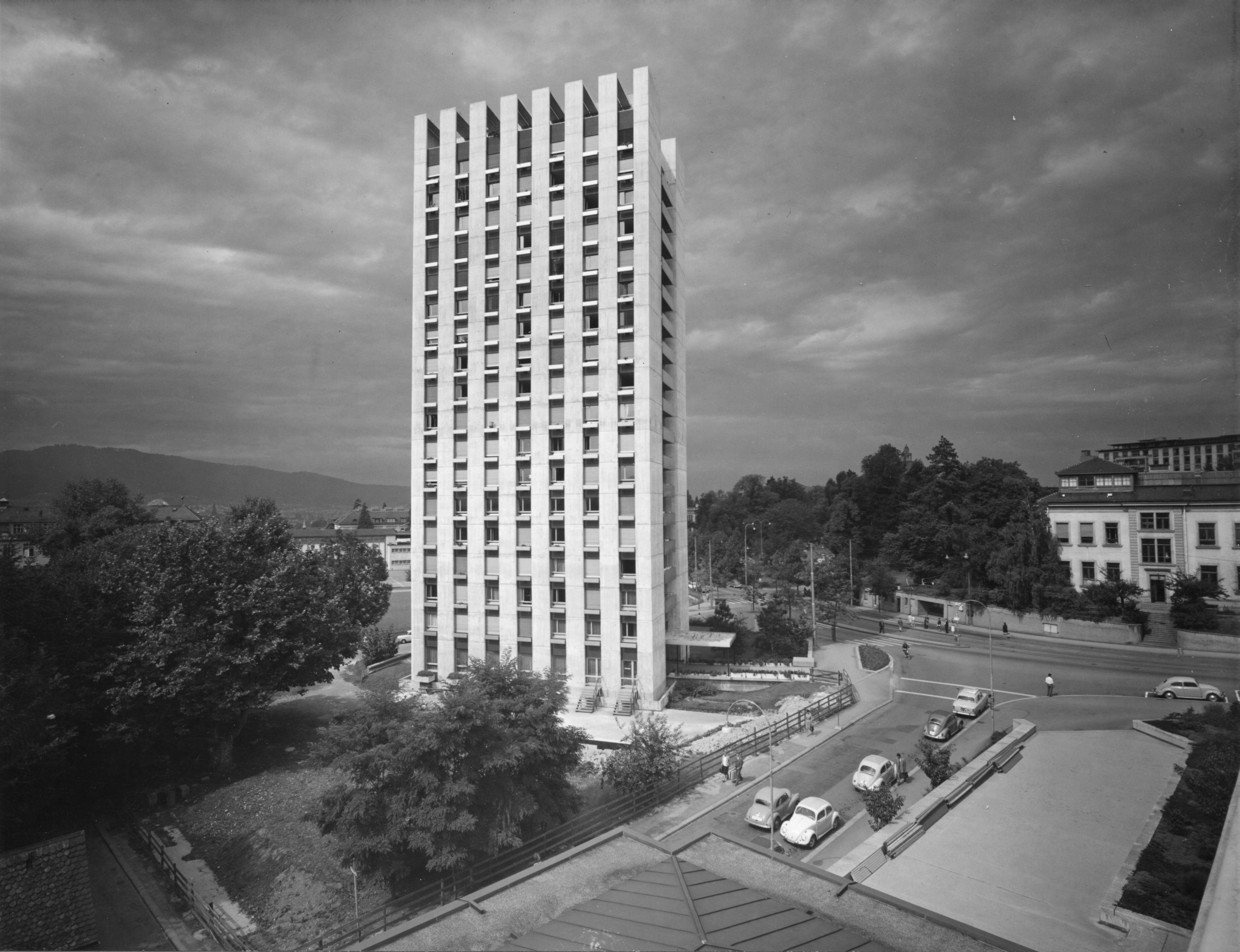 Plattenstrasse 10 modulare Arbeitsräume im ehemaligen Personalhaus des Universitätsspitals Zürich, Schwesternhochhaus, Plattenstrasse 10, Zürich