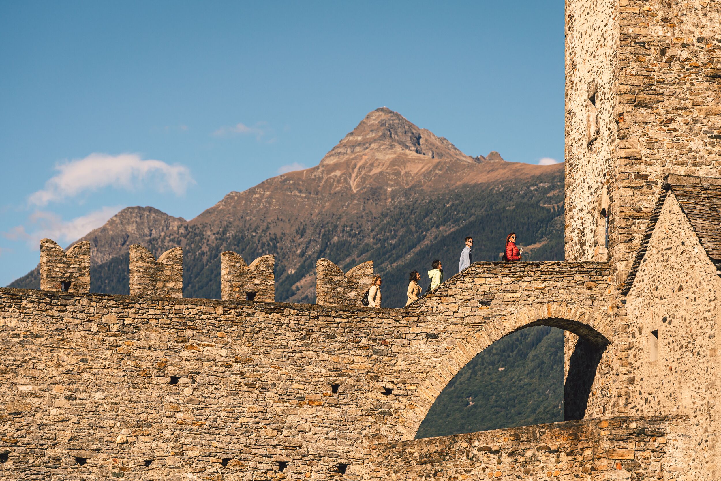 Castel Grande con veduta sul Pizzo di Claro 