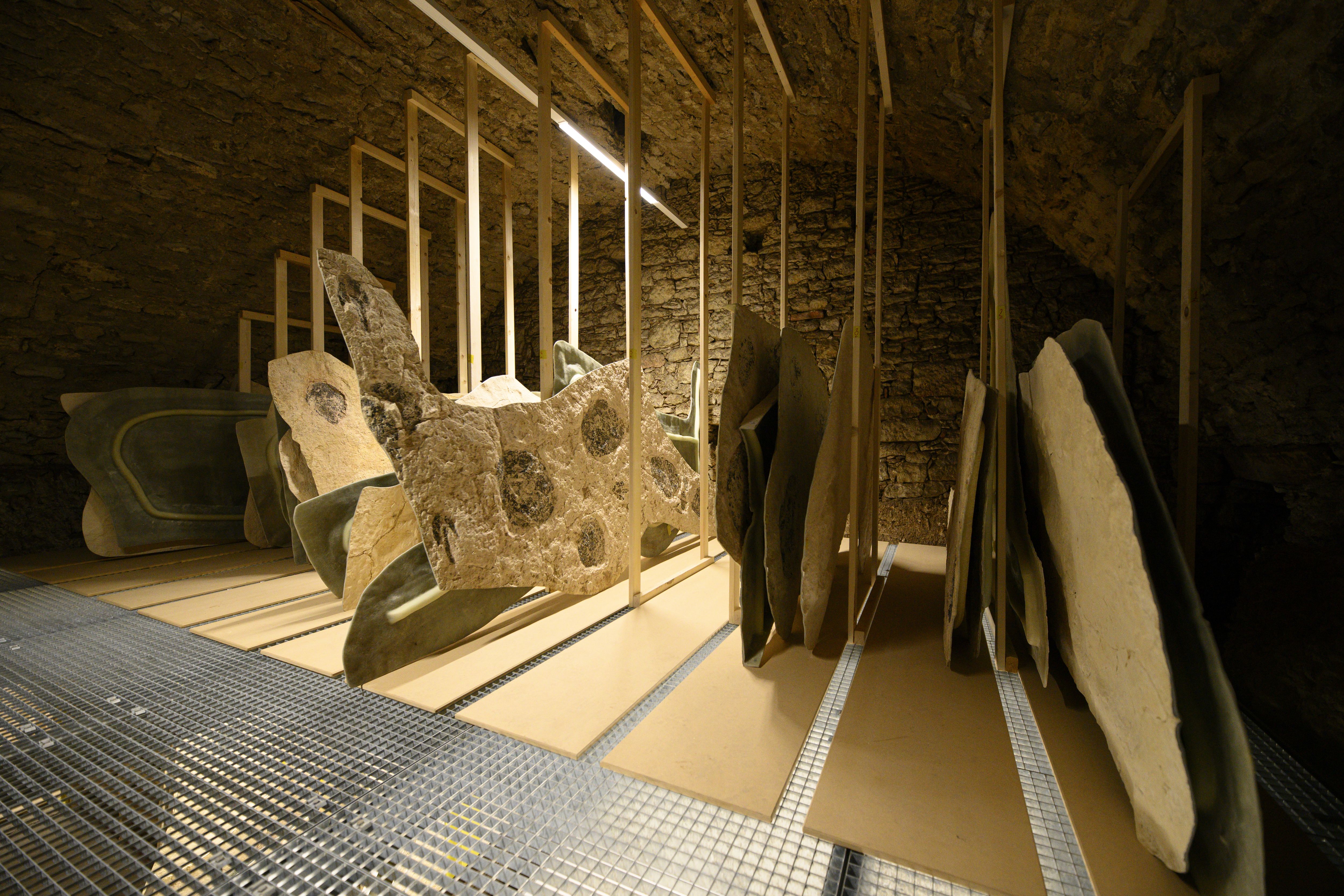 Collections stockées dans les caves du château de Porrentruy