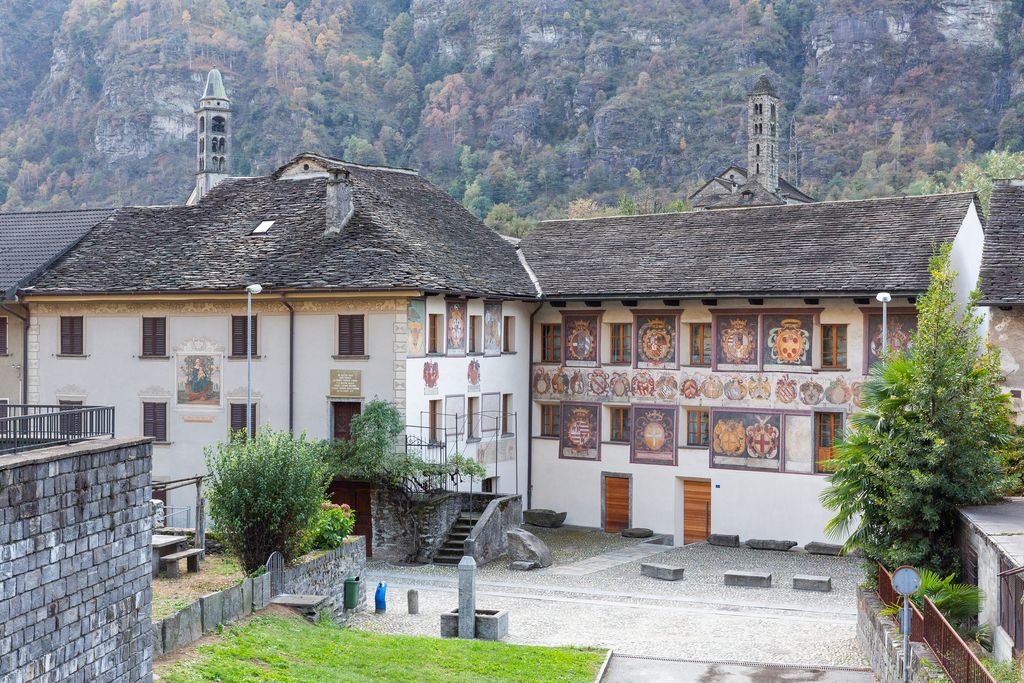 Facciata della cinquecentesca Casa Stanga, oggi sede del Museo di Leventina